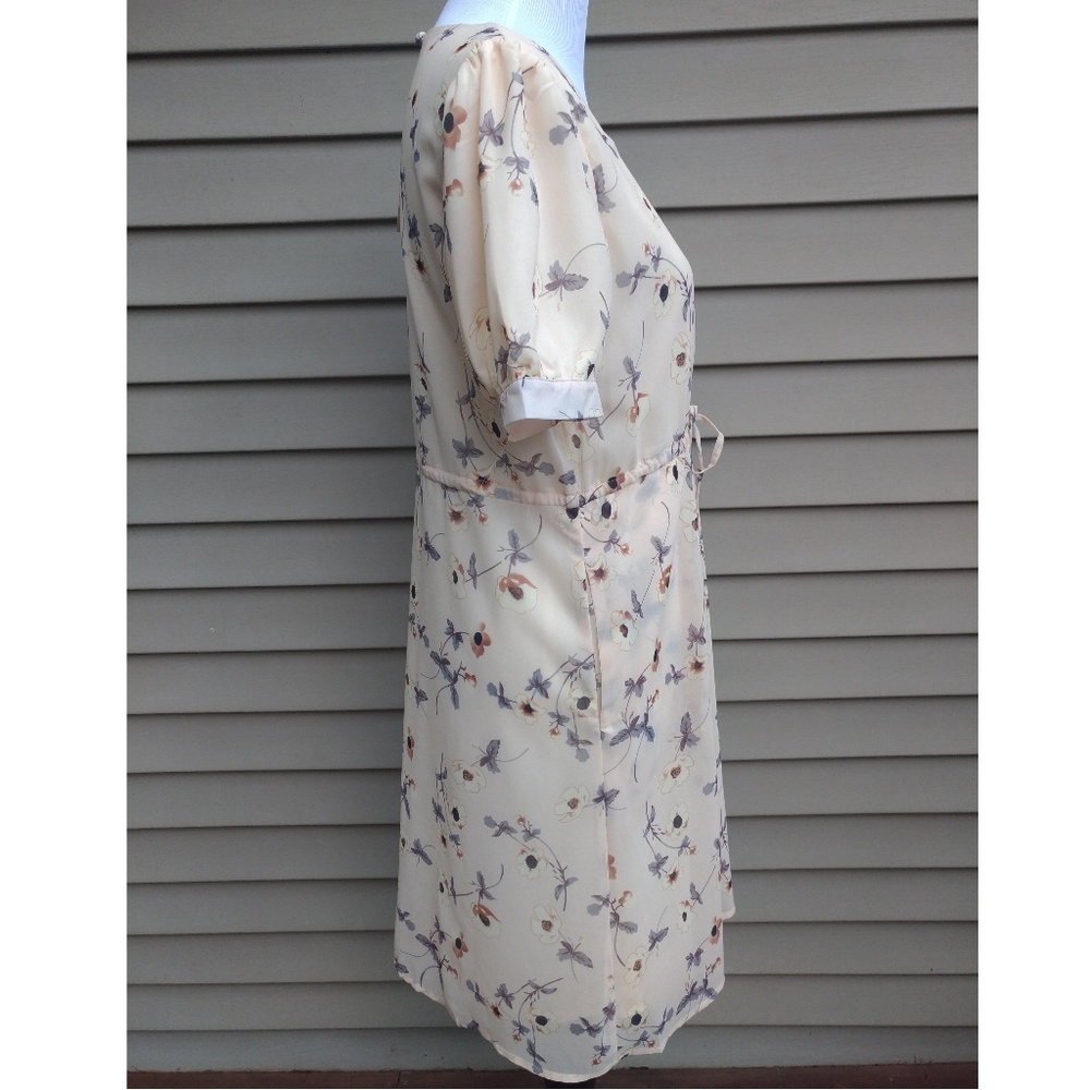 [Last 1!] CLOSET CLOSING Beige Floral Print Dress - Picture 6 of 7